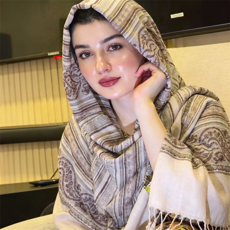 Vintage Fashion For Women - ผ้าคลุมศีรษะลายเพสลีย์สไตล์วินเทจ ผ้าพันคอแฟชั่นสำหรับผู้หญิง ผ้าคลุมไหล่พู่ห้อยหลากสี ผ้าโพกศีรษะเนื้อนุ่ม ผ้าคลุมศีรษะแบบอิสลาม
