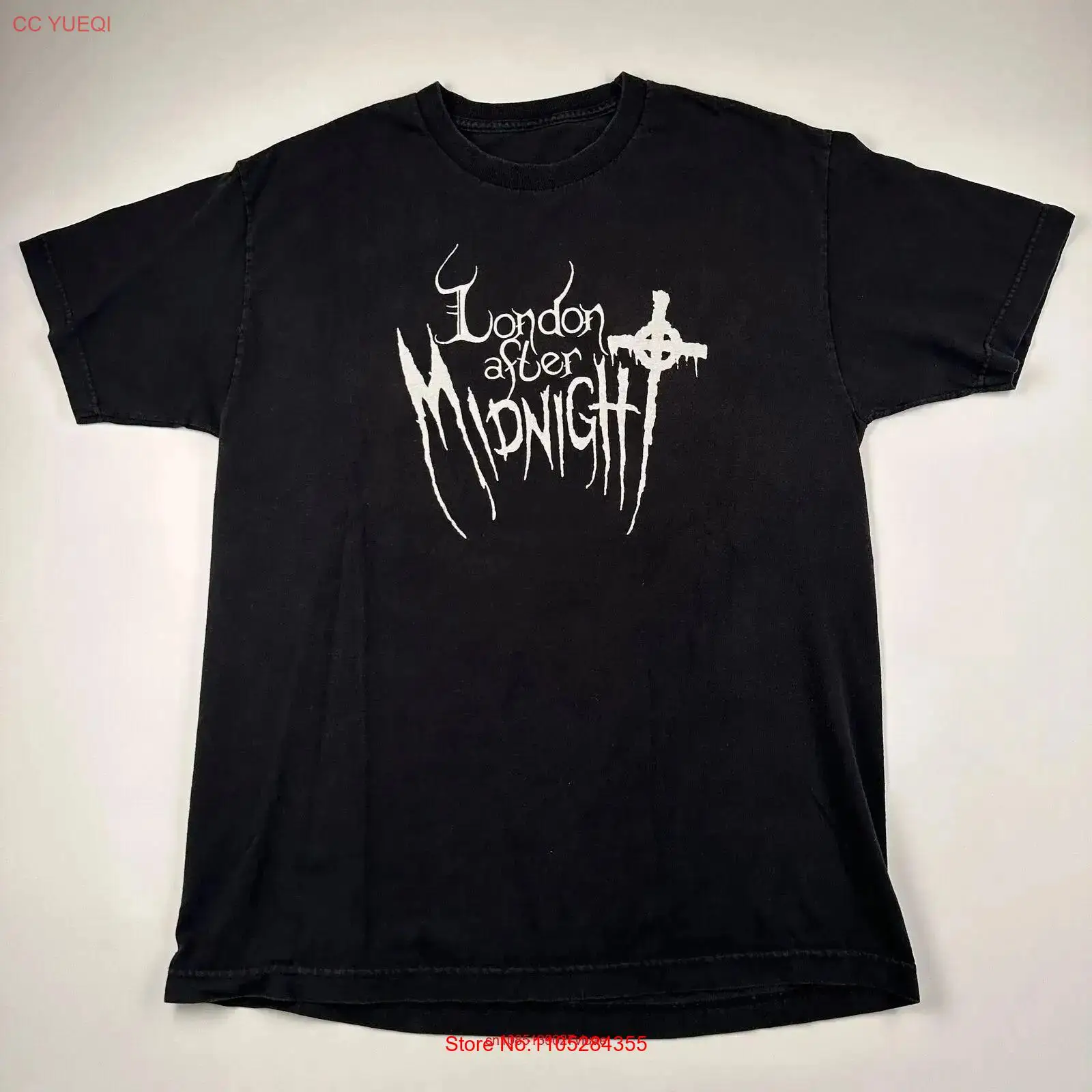 Vintage Fashion London - เสื้อยืดวินเทจลายกราฟิก London After Midnight ยุค 2000s