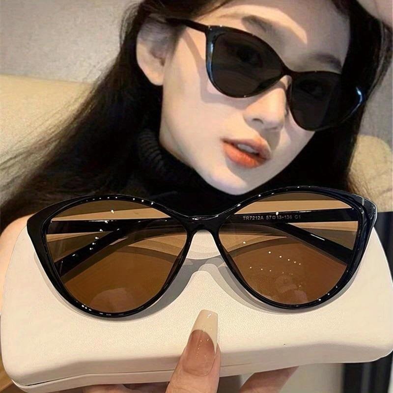 Vintage Fashion Images - แว่นกันแดดทรงแคทอายสไตล์เรโทร 1 ชิ้น สำหรับผู้หญิง แฟชั่นวินเทจ แนวพังก์