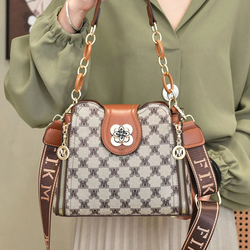 กระเป๋าสะพายไหล่พิมพ์ลายตัวอัก - Vintage Fashion For Women บทวิจารณ์และราคา