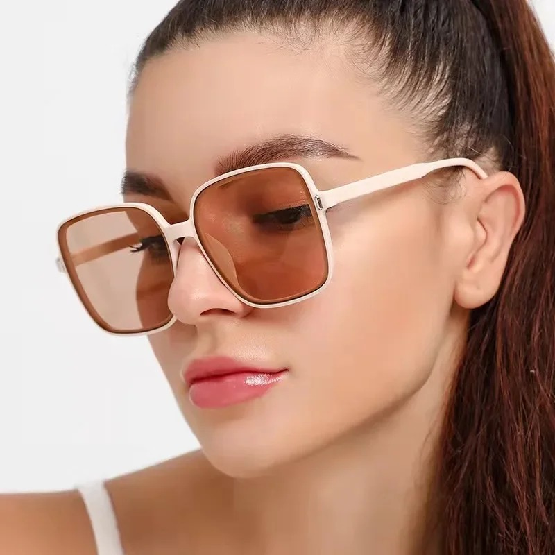 แว่นกันแดดทรงสี่เหลี่ยมขนาดใหญ - Vintage Fashion Images บทวิจารณ์และราคา