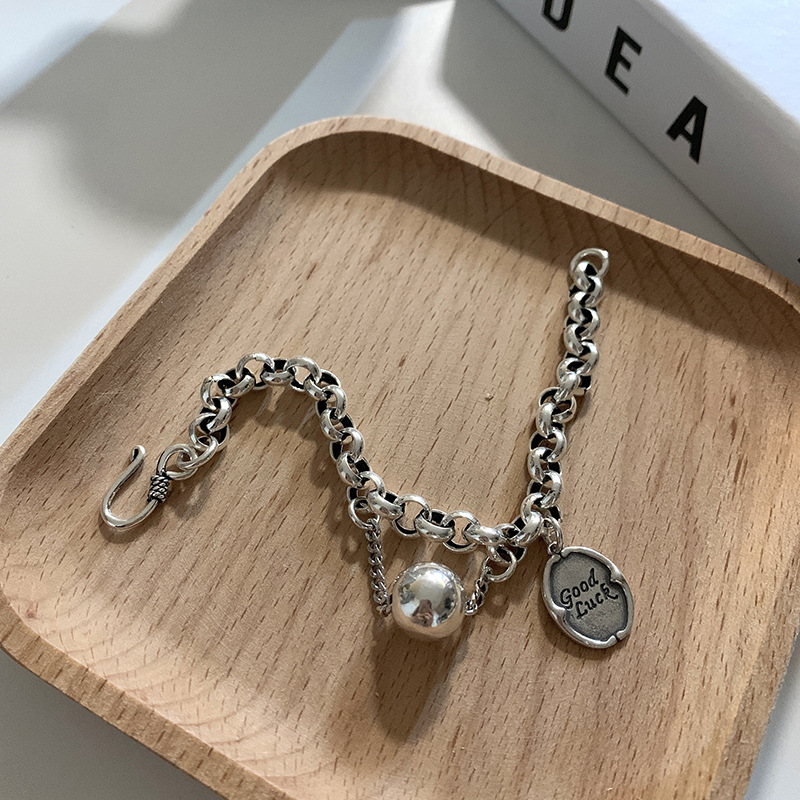 สร้อยข้อมือแท็กห้อยลูกบอลสีเงิ - Vintage Fashion Tags บทวิจารณ์และราคา