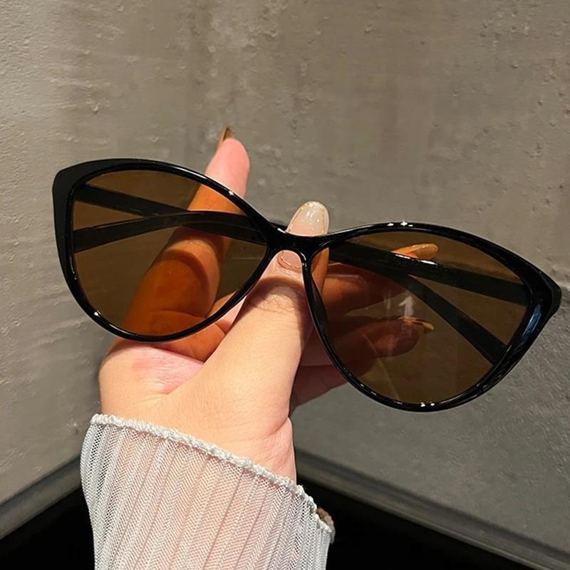 แว่นกันแดดทรงแคทอายสไตล์เรโทร  - Vintage Fashion Images บทวิจารณ์และราคา
