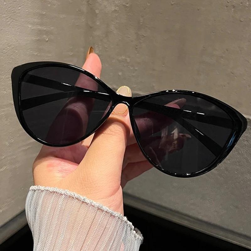 แว่นกันแดดทรงแคทอายสไตล์เรโทร  - Vintage Fashion Images บทวิจารณ์และราคา